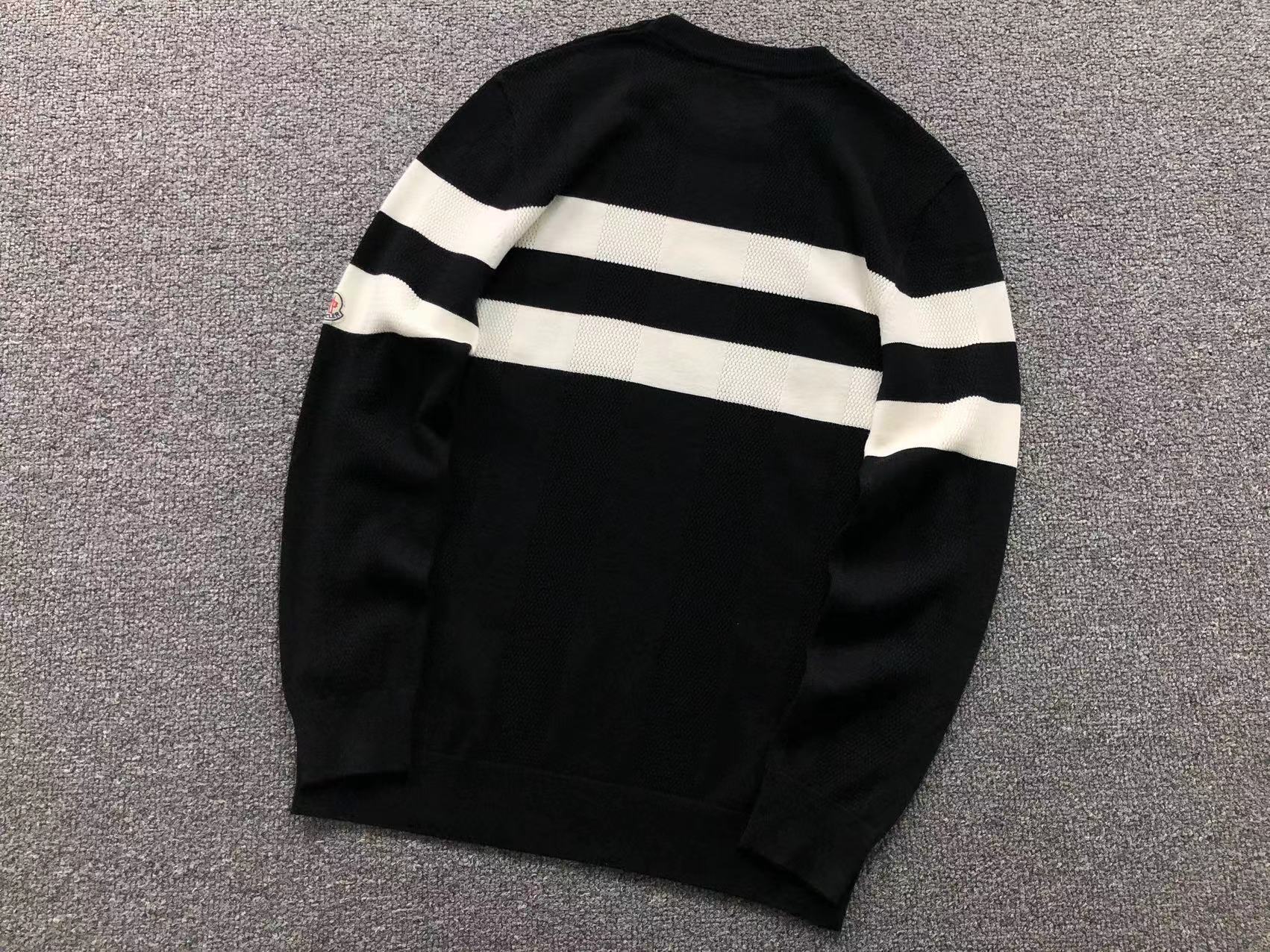 M - SWEATER