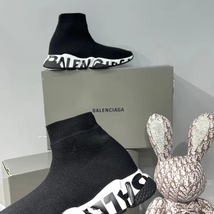 B - SNEAKERS
