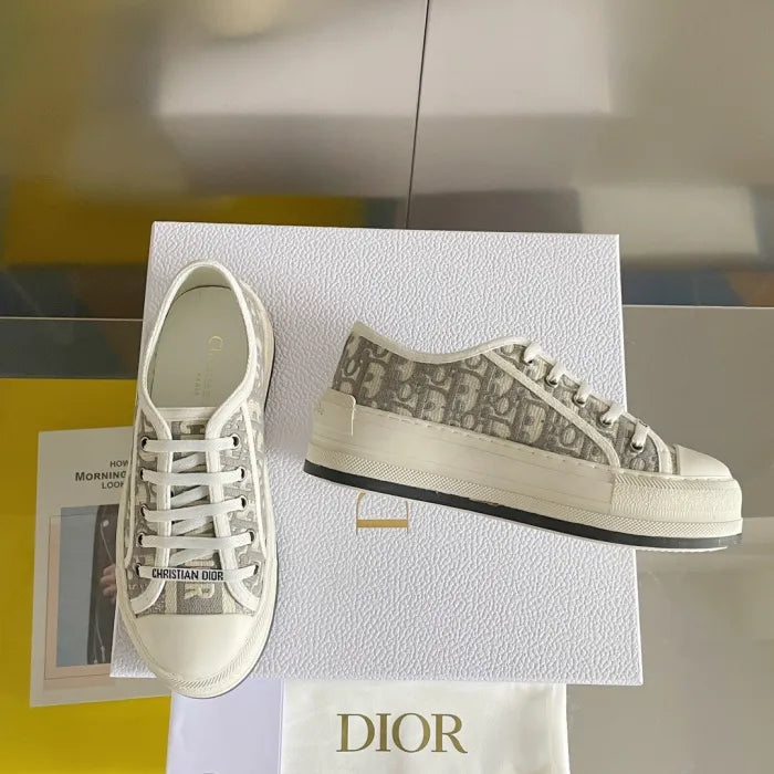 D - SNEAKERS