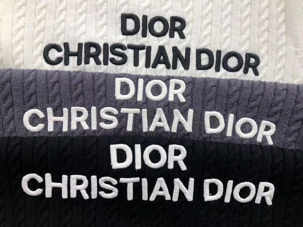 D - SWEATER