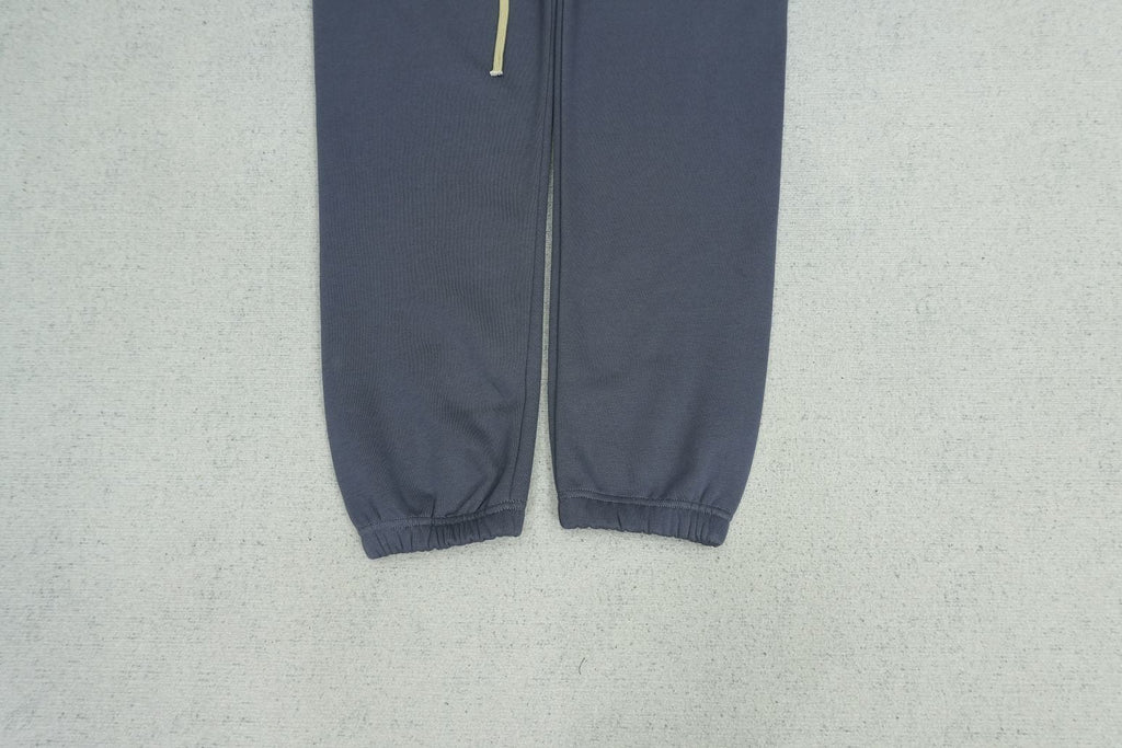 F - SWEATPANTS