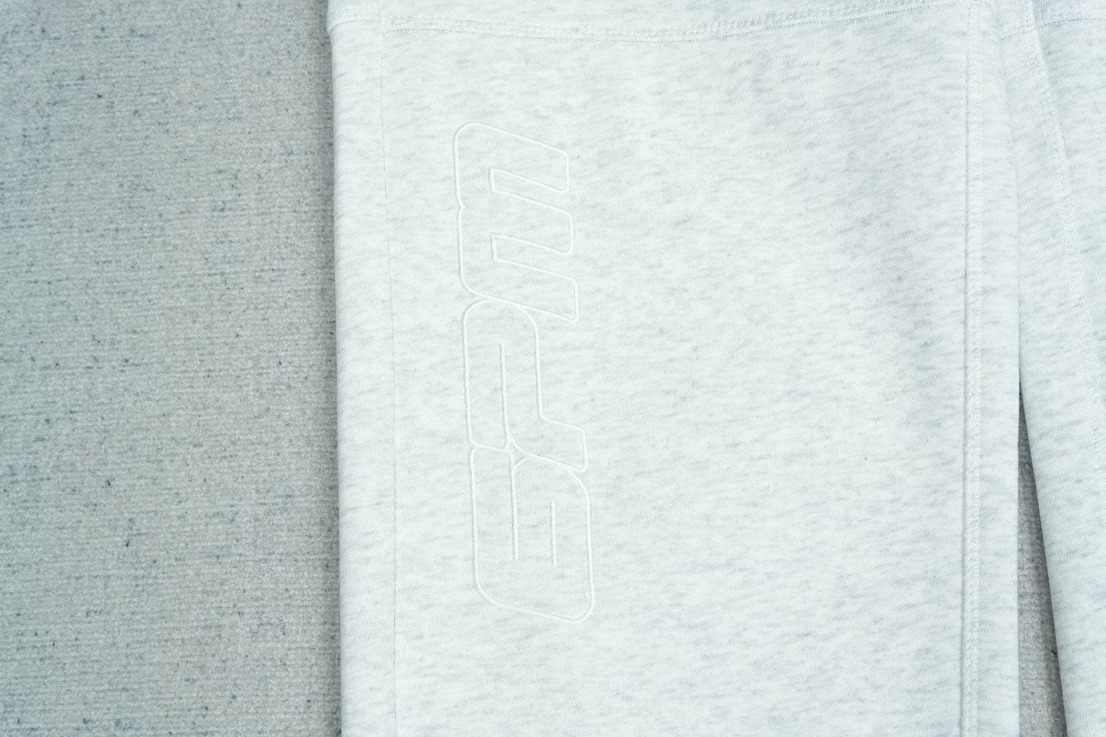 S - SWEATPANTS