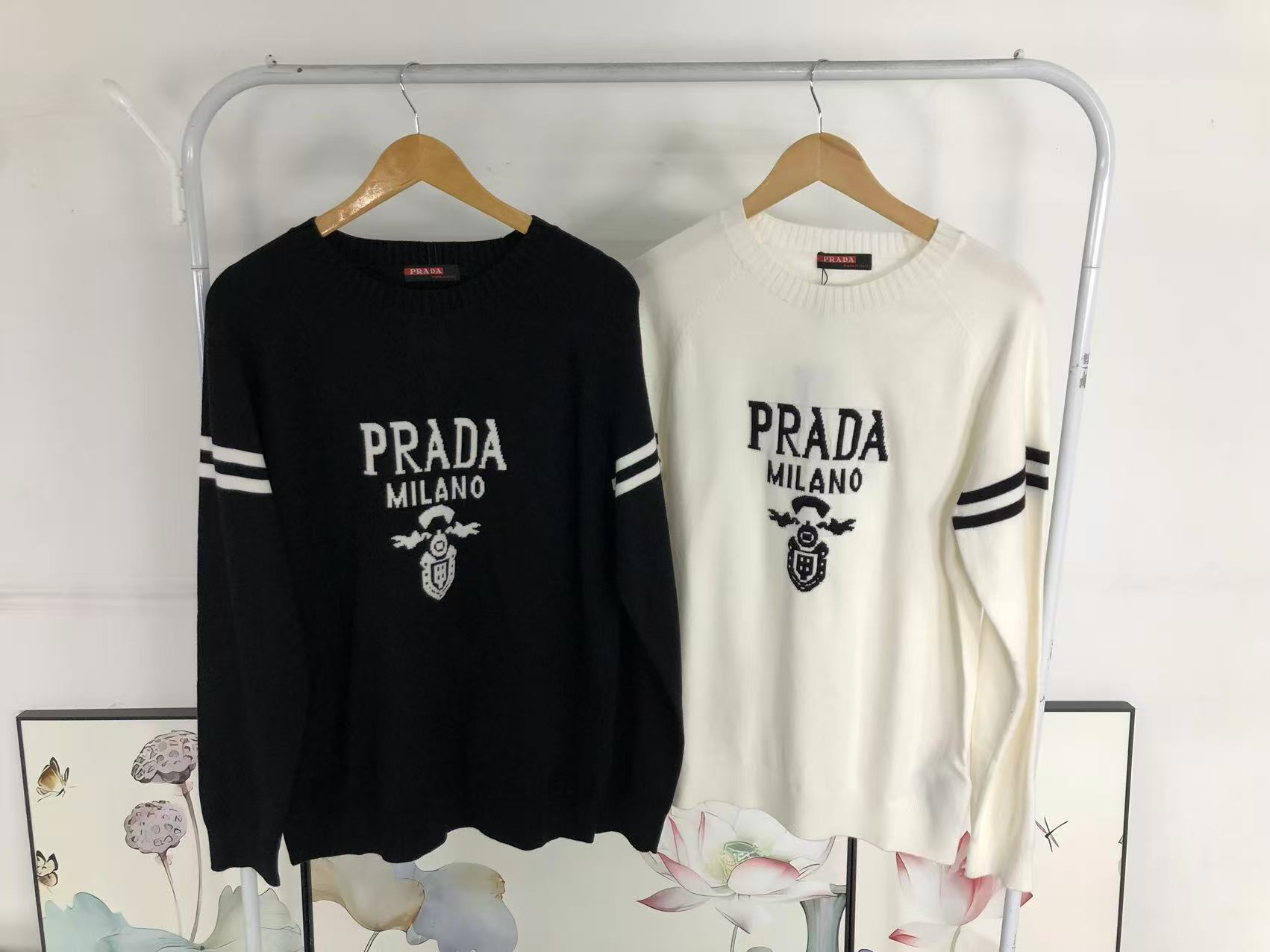 P - SWEATER