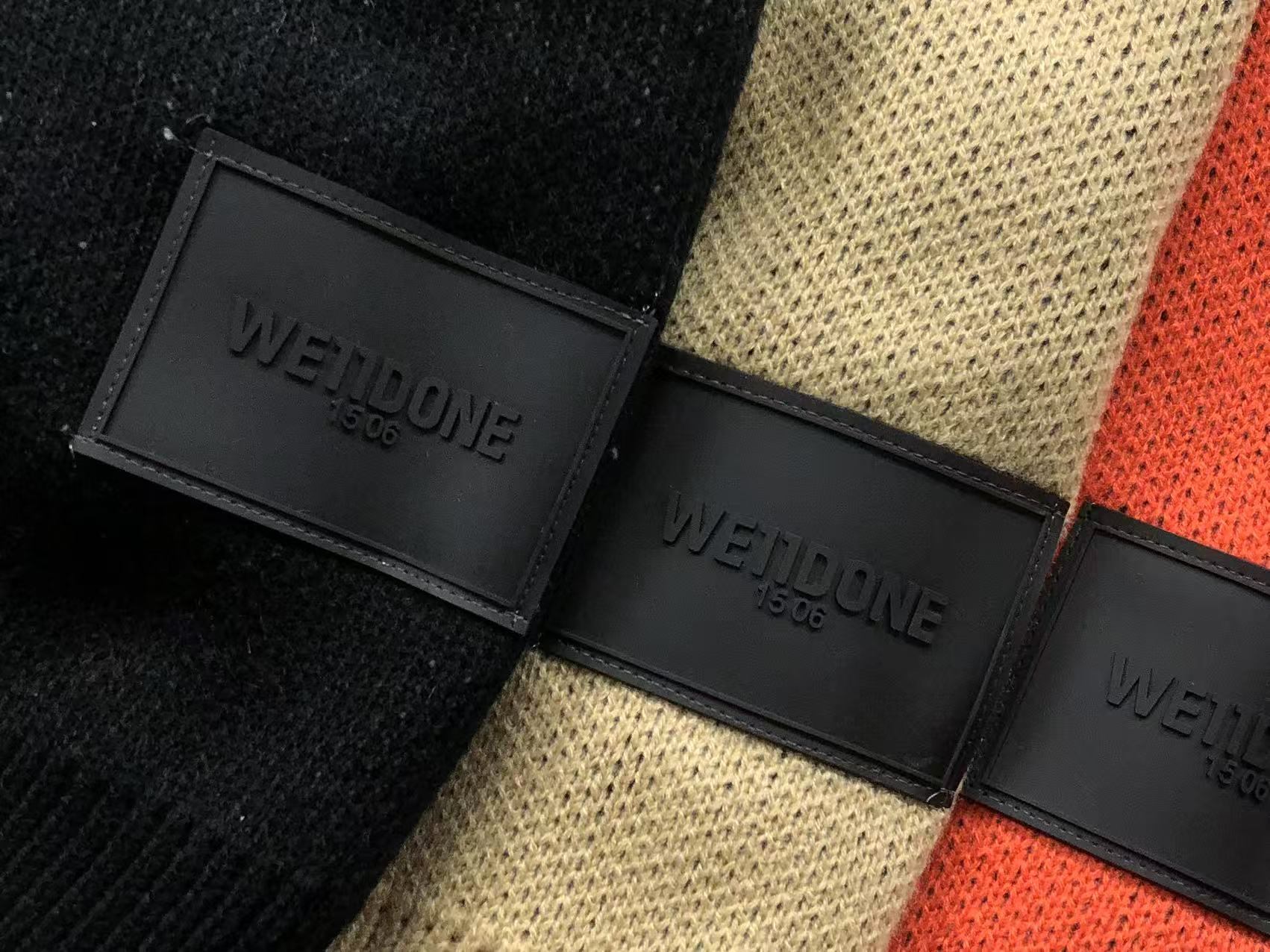 W - SWEATER
