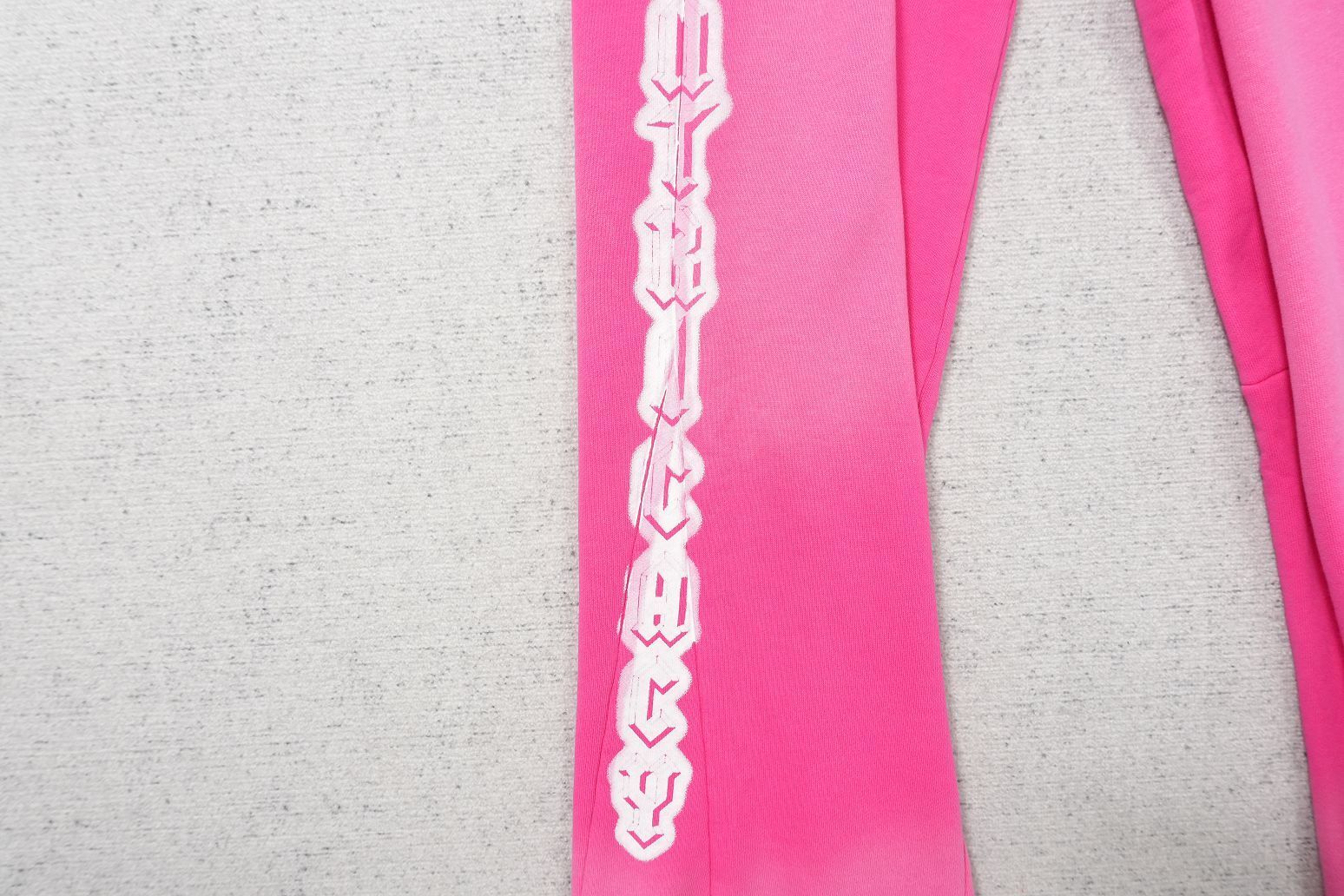 L - SWEATPANTS