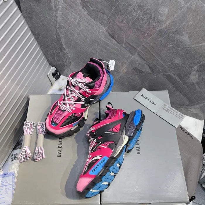 B - SNEAKERS