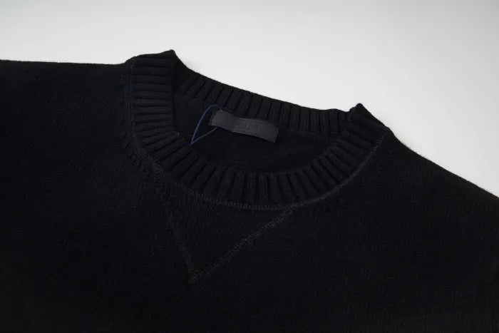 P - SWEATER