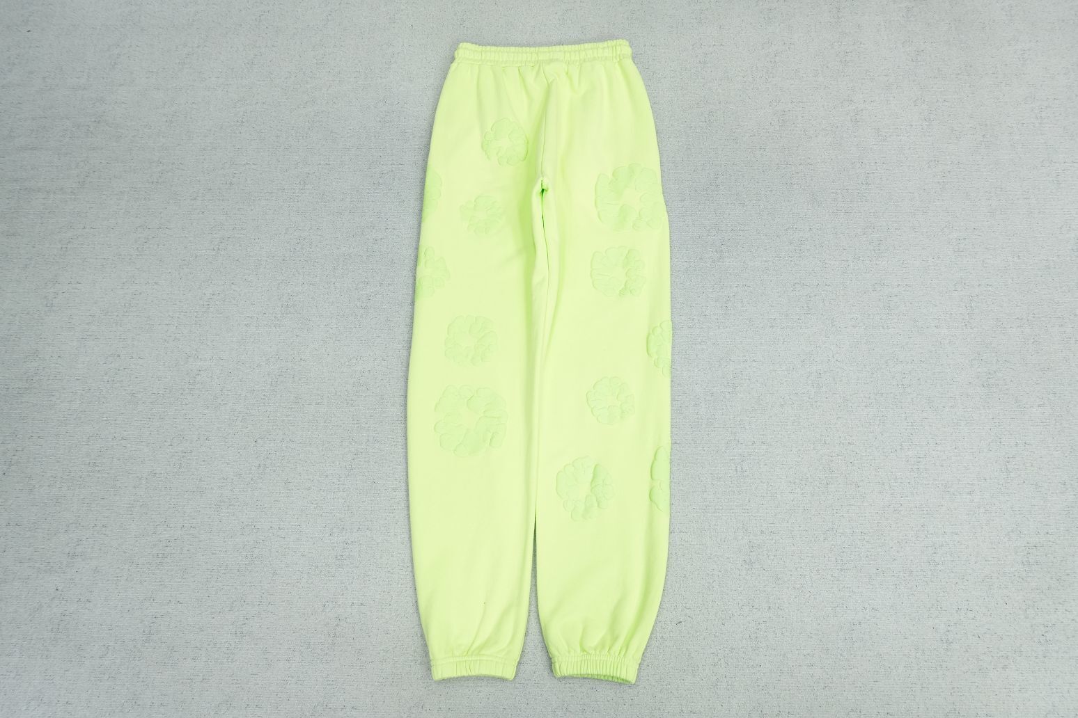 D - SWEATPANTS