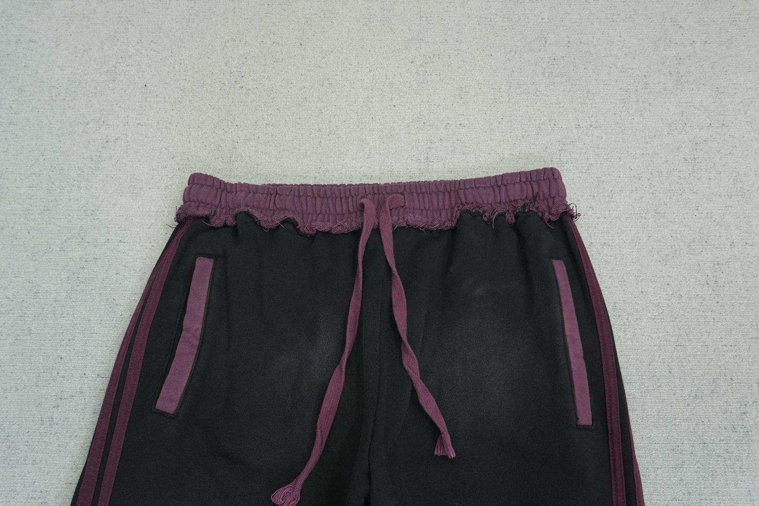 V - SWEATPANTS