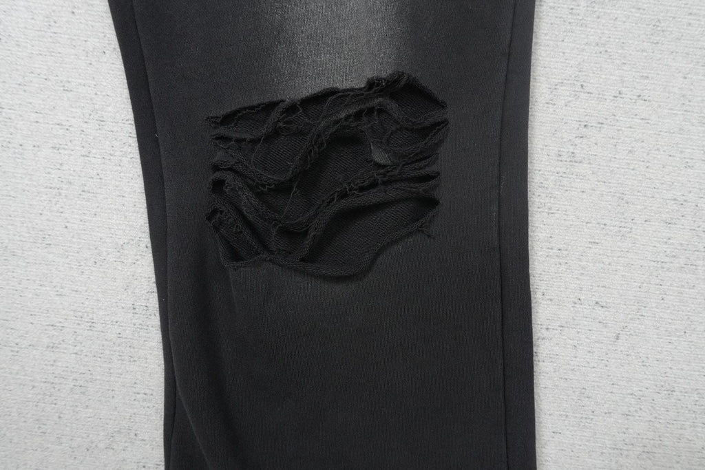 V - SWEATPANTS