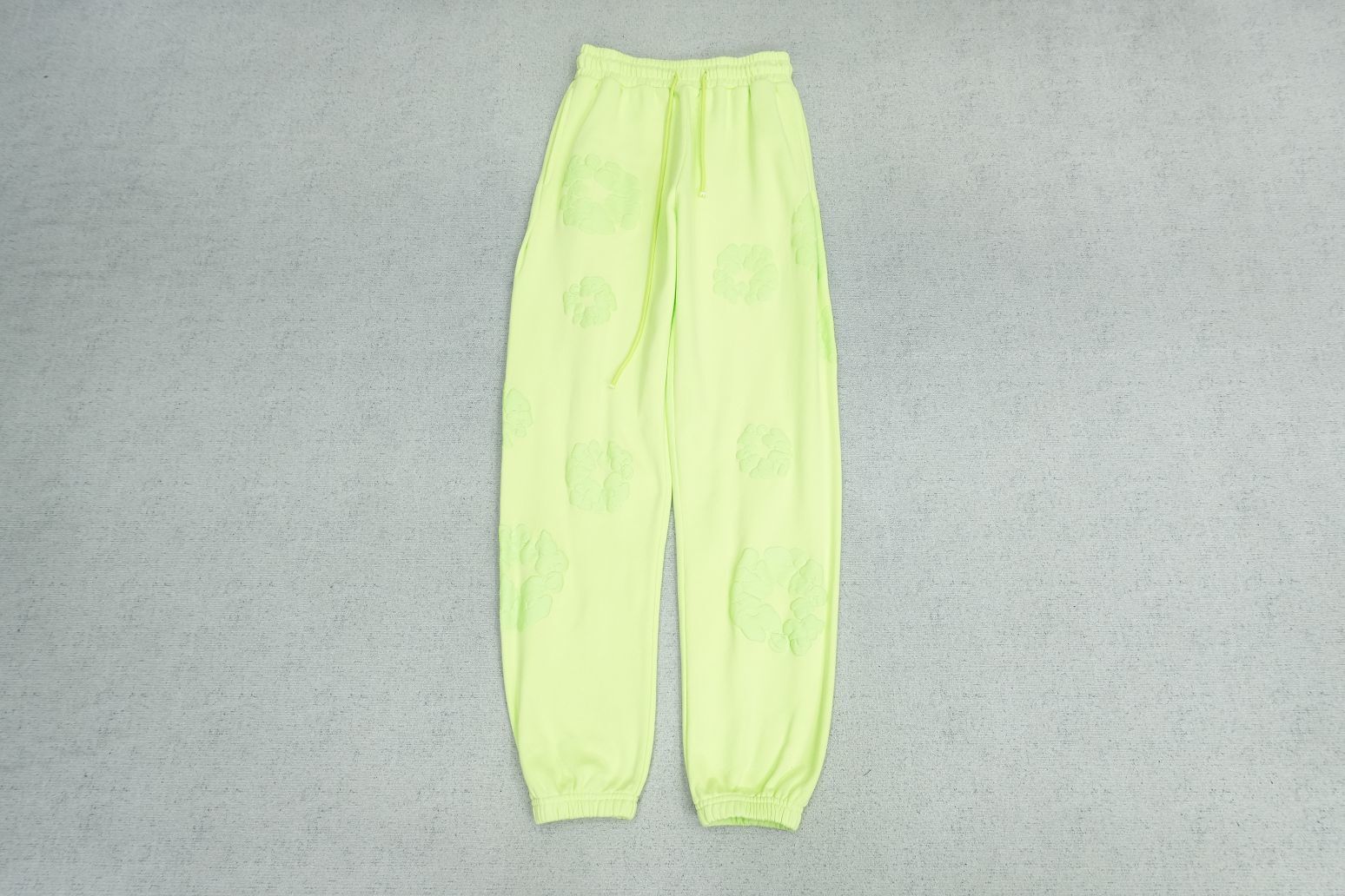 D - SWEATPANTS