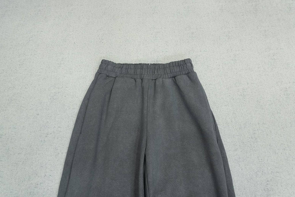 F - SWEATPANTS