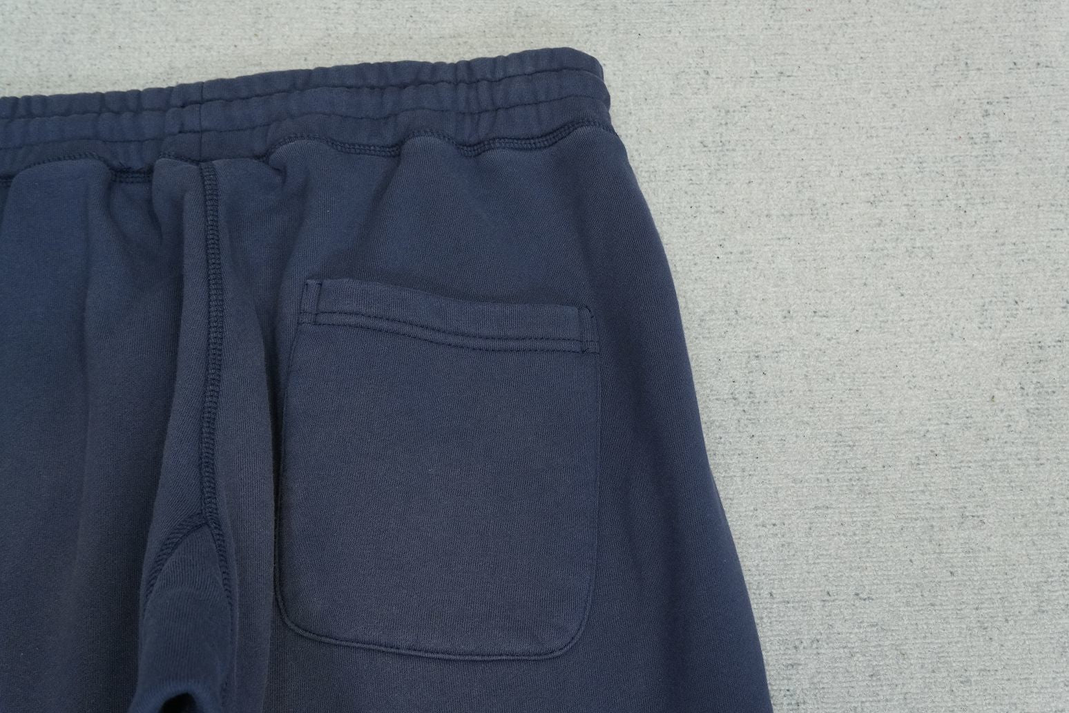 S - SWEATPANTS