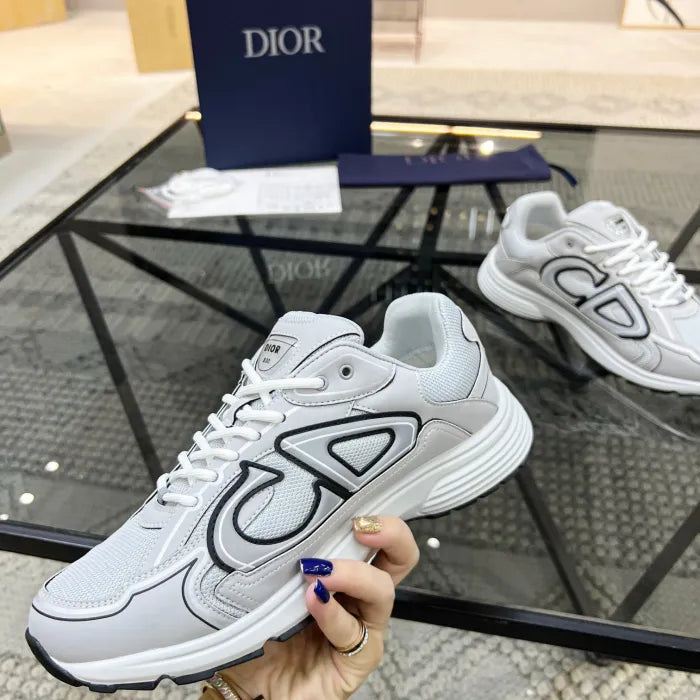 B - SNEAKERS