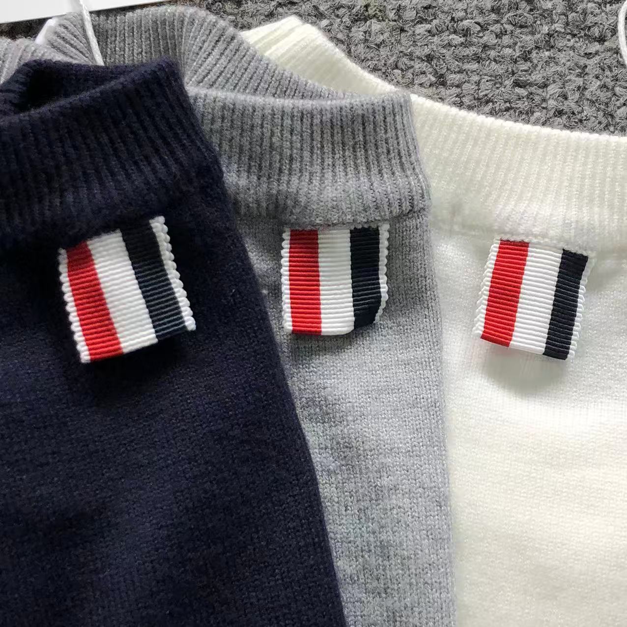 T - SWEATER