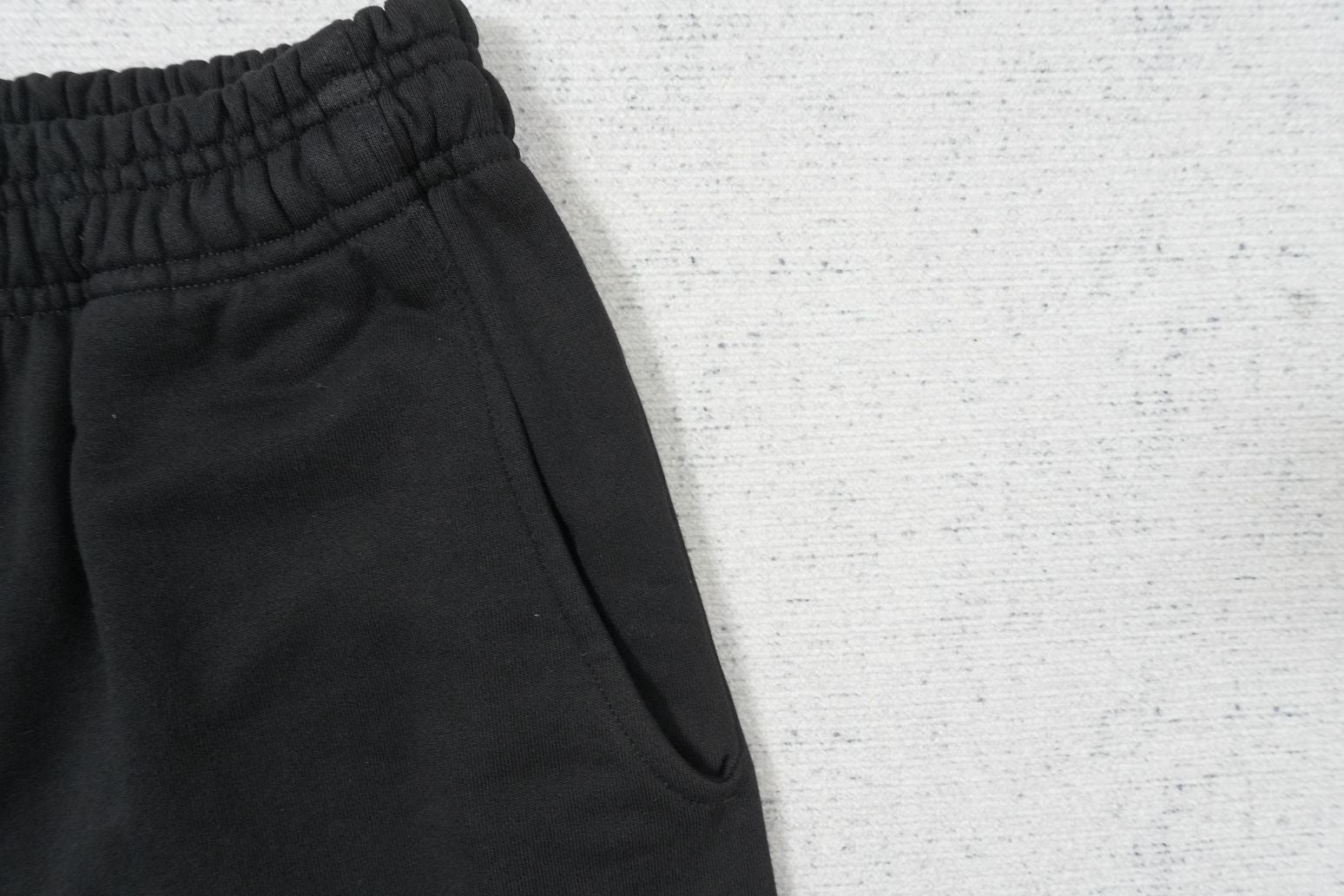 H - SWEATPANTS