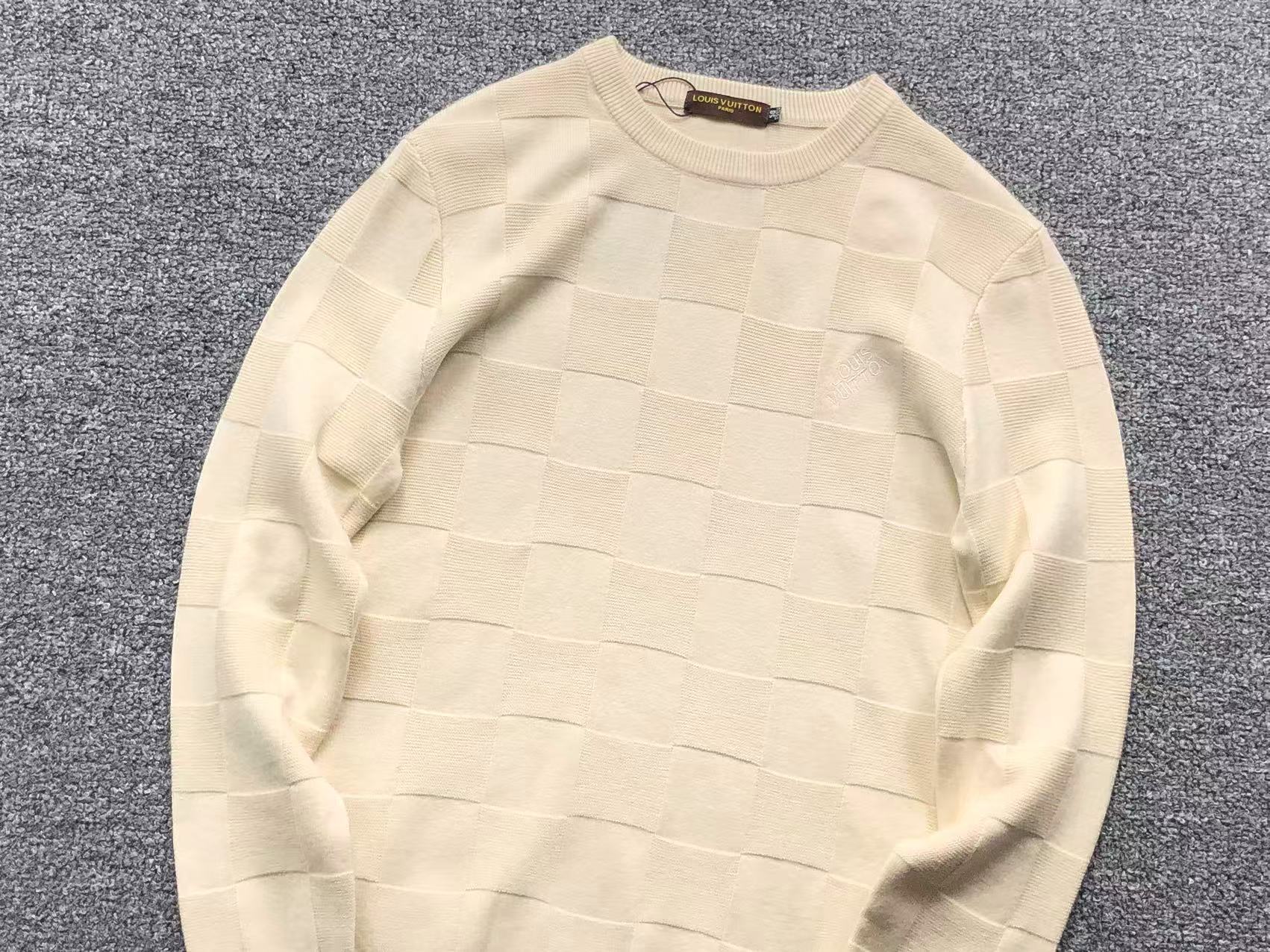 L - SWEATER