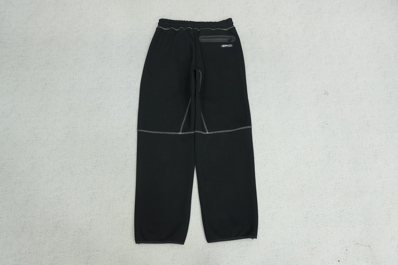 S - SWEATPANTS