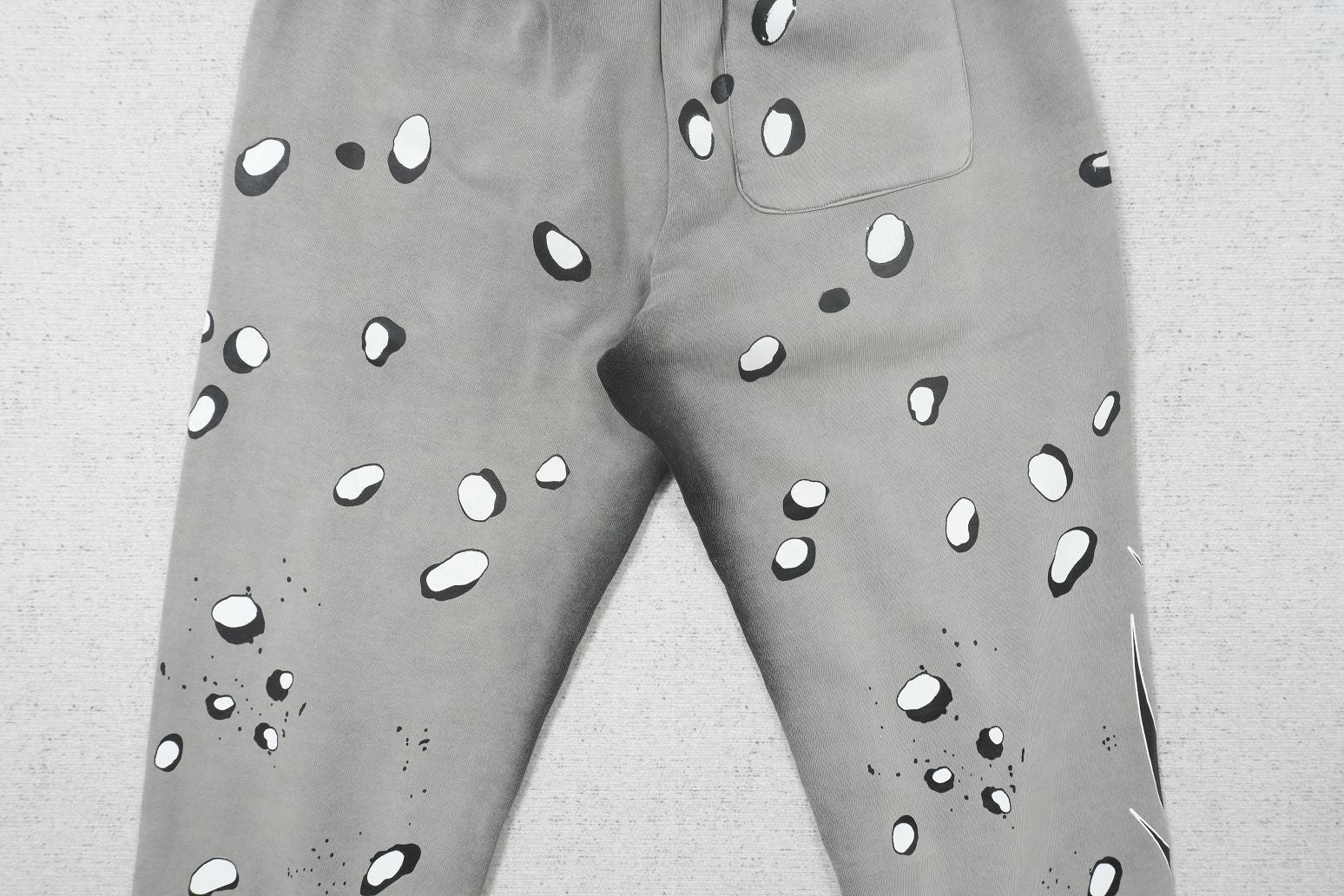 H - SWEATPANTS