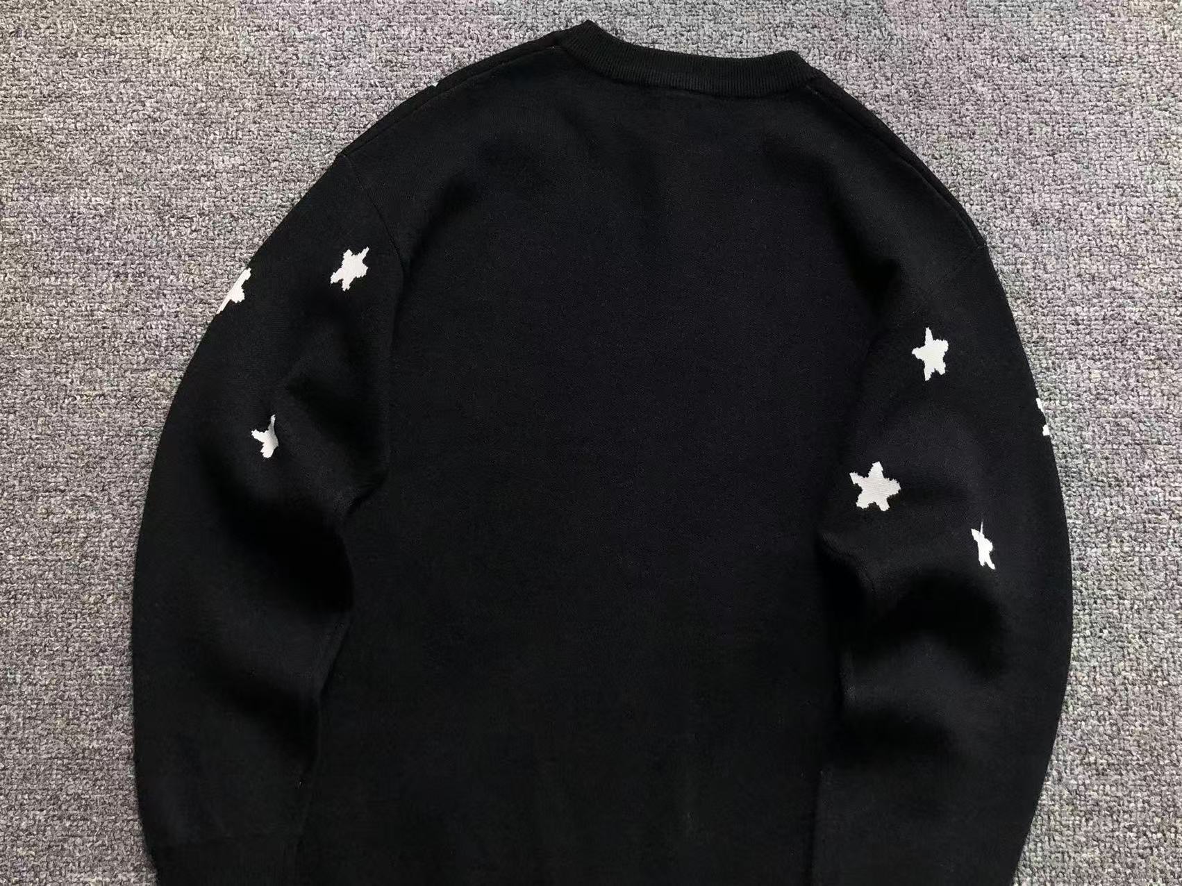 P - SWEATER