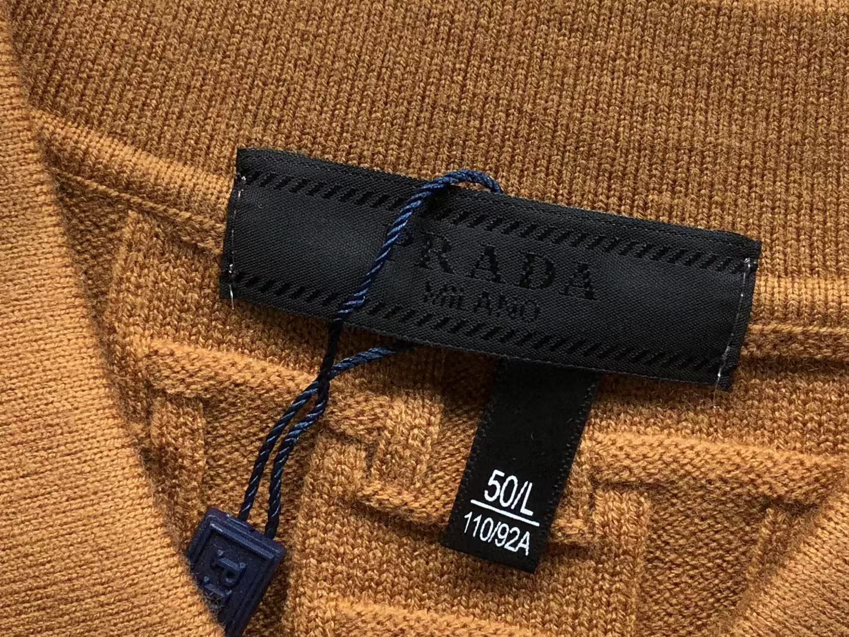 P - SWEATER