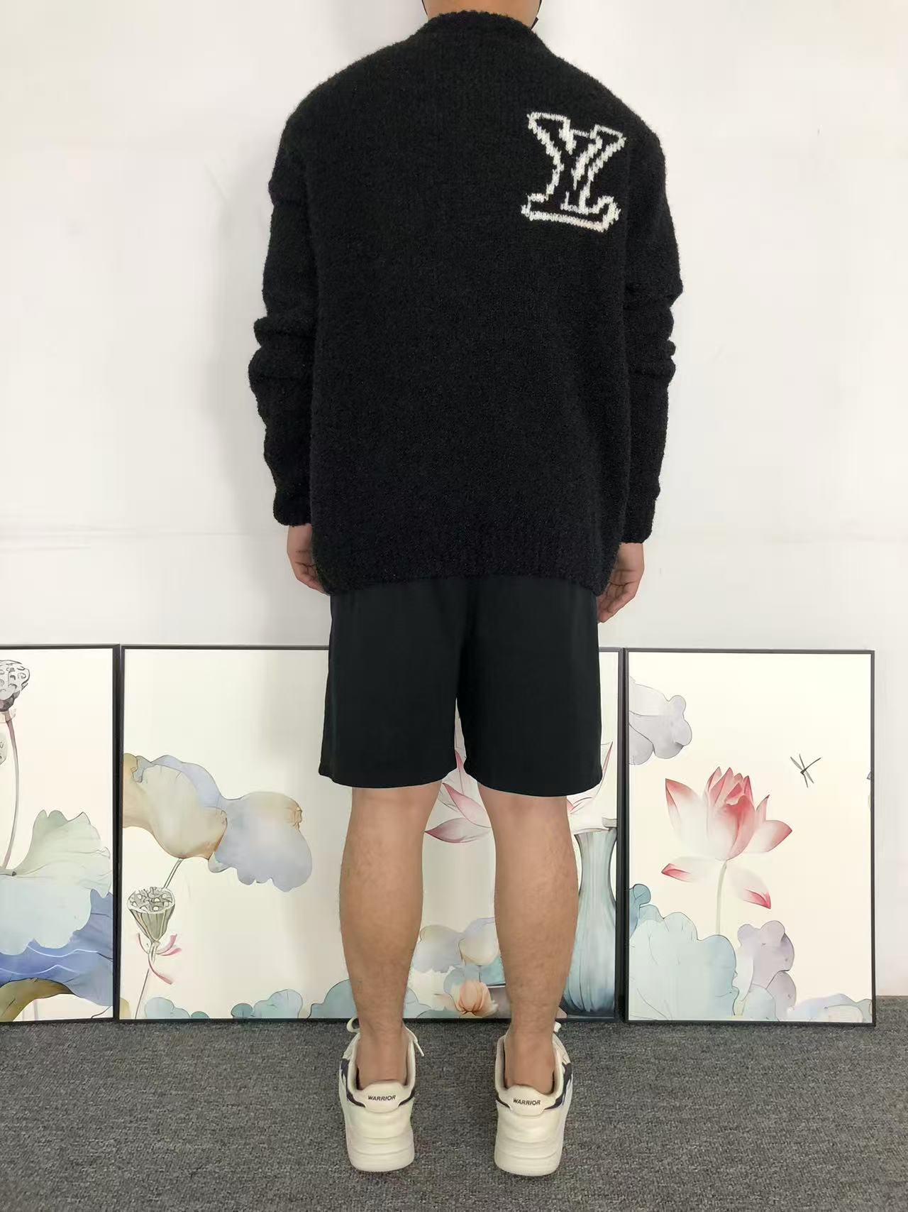 L - SWEATER