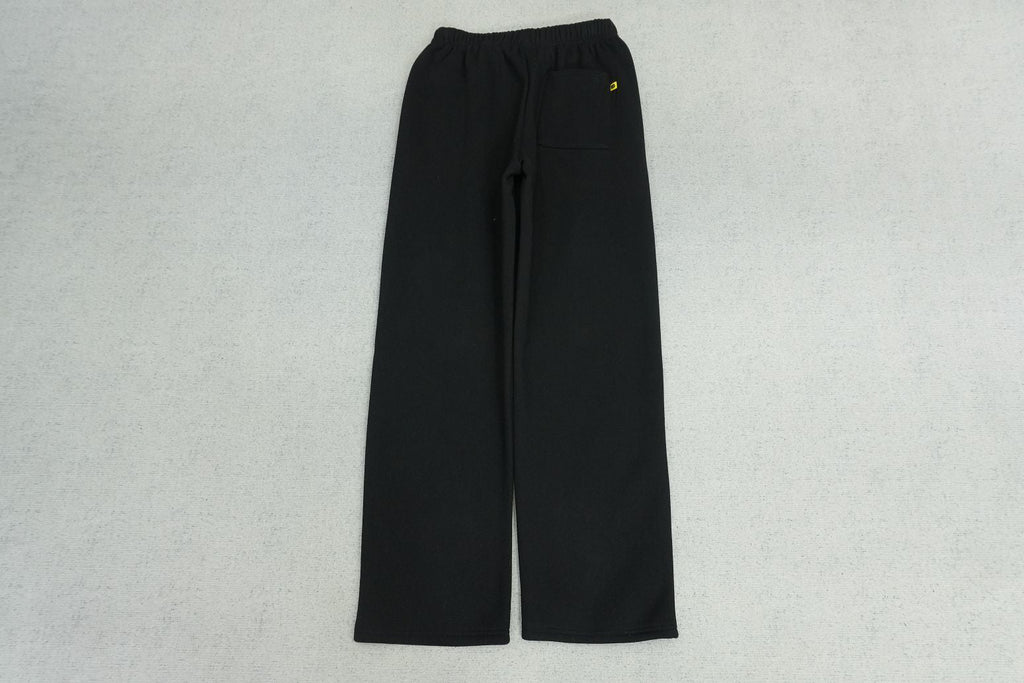 B - SWEATPANTS