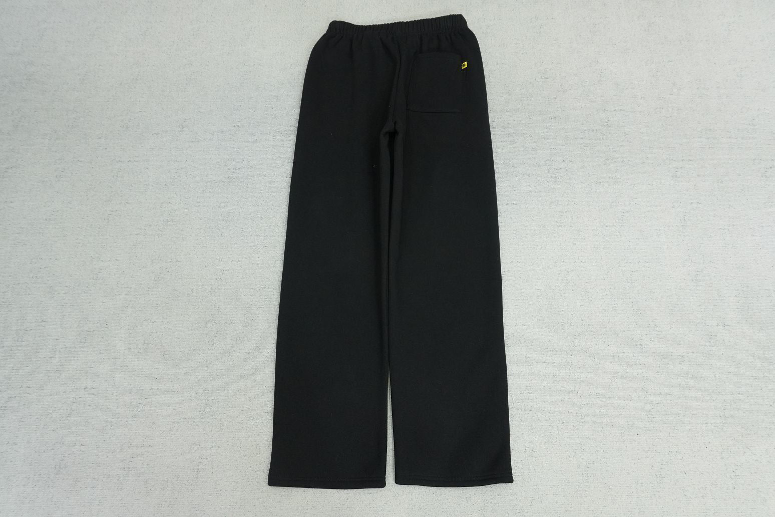 B - SWEATPANTS