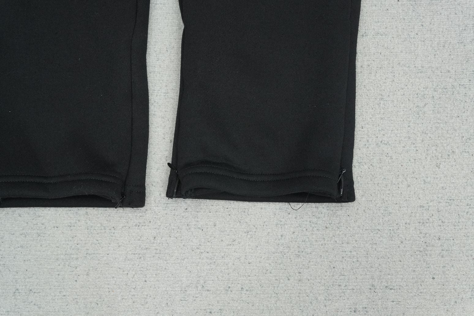 S - SWEATPANTS
