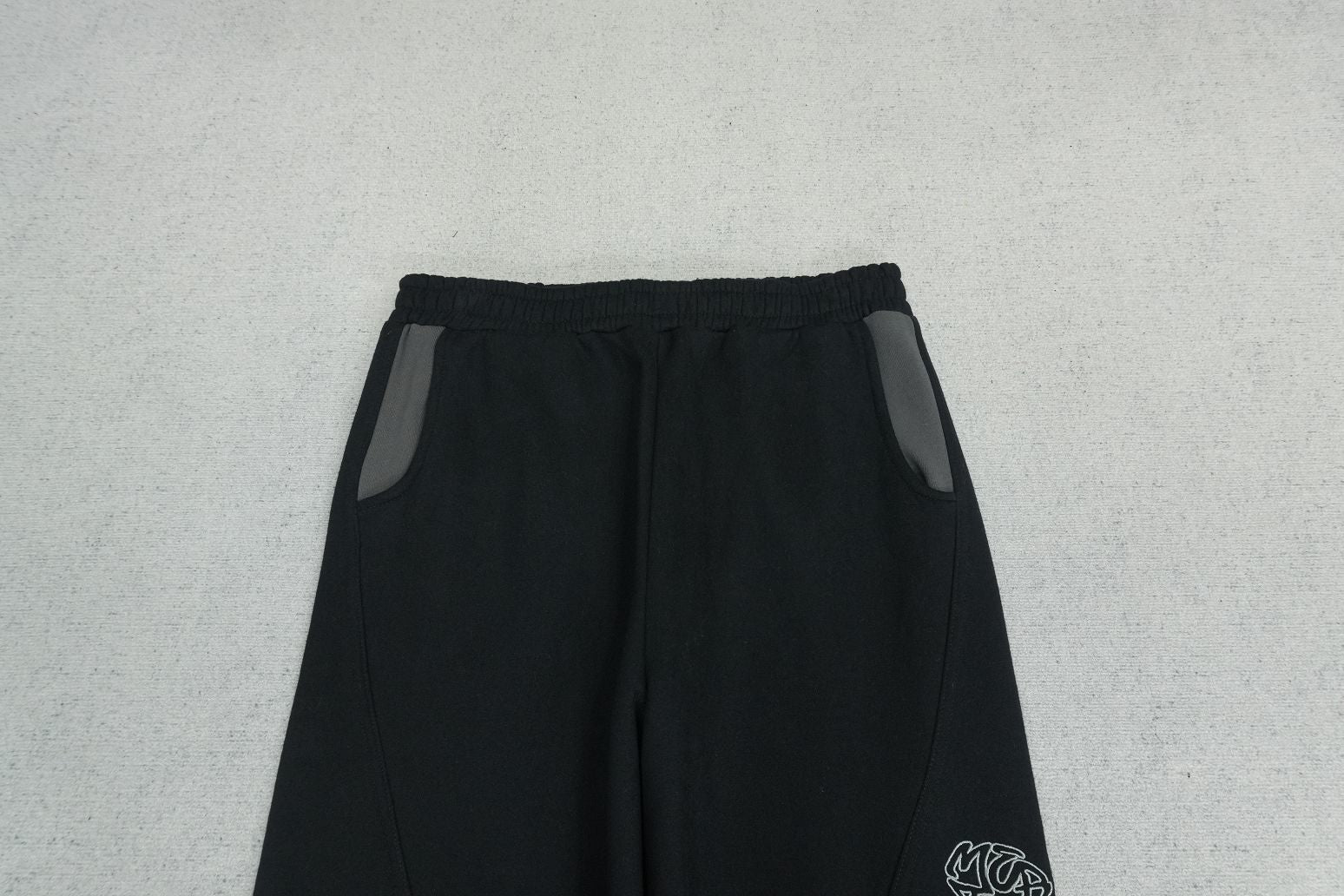 M - SWEATPANTS