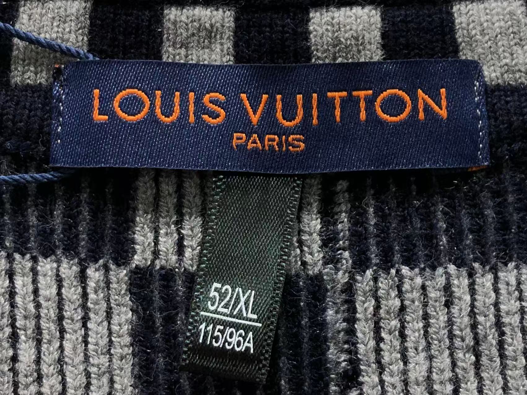 L - SWEATER