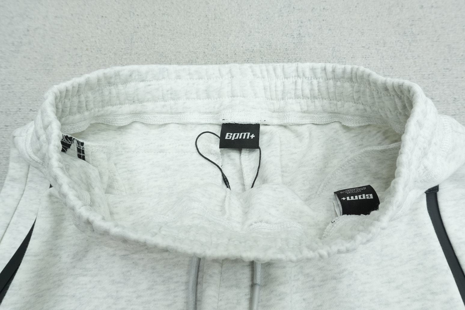 S - SWEATPANTS
