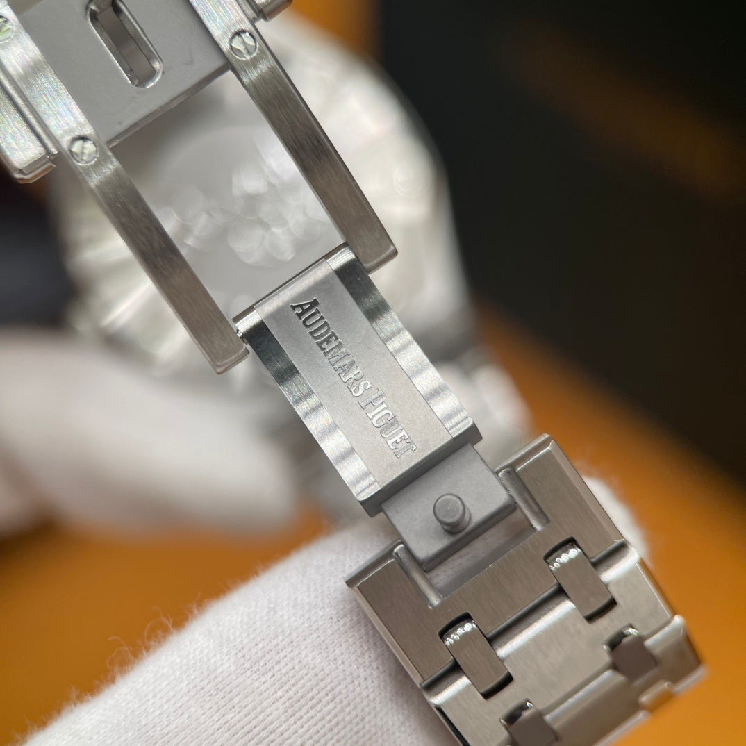 P - Watch