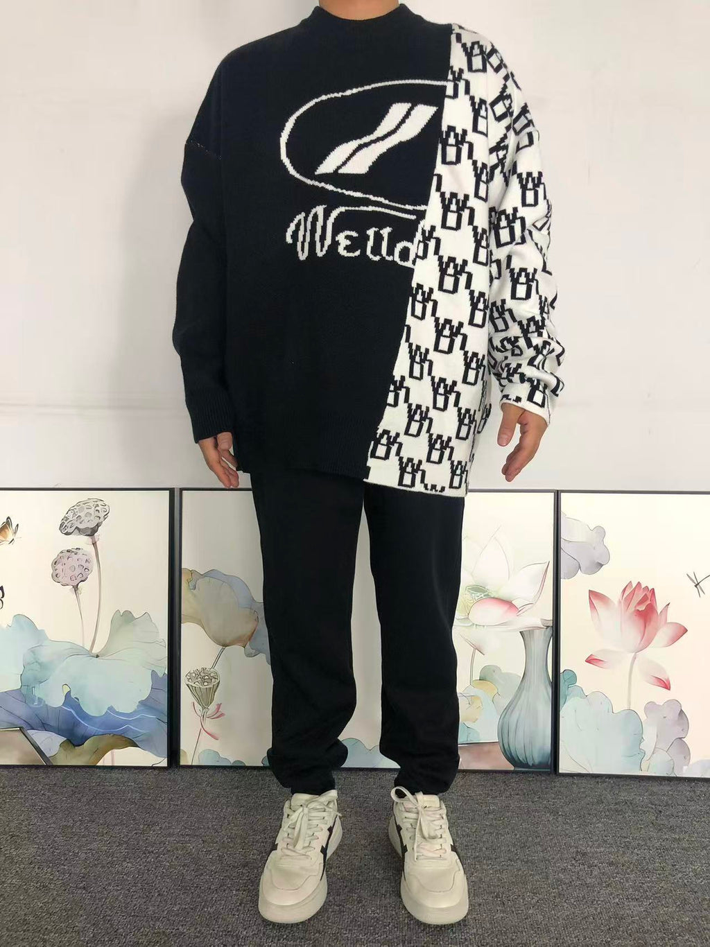 W - SWEATER