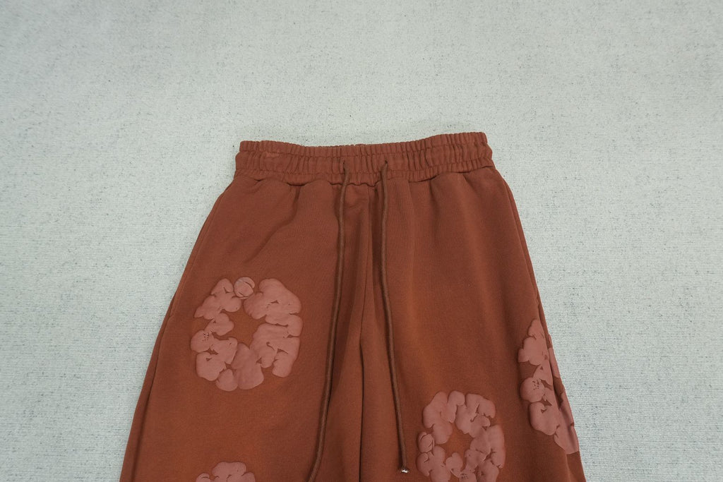 D - SWEATPANTS