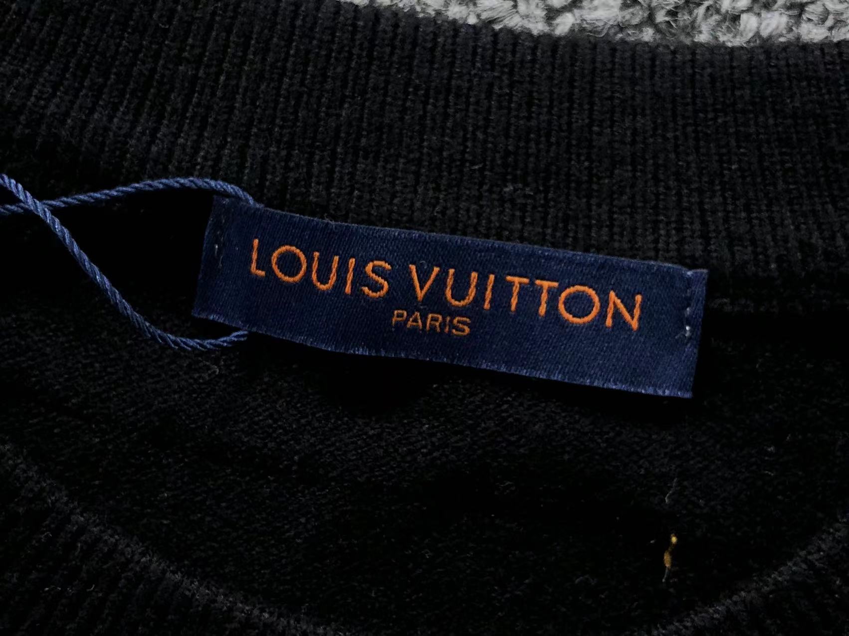 L - SWEATER