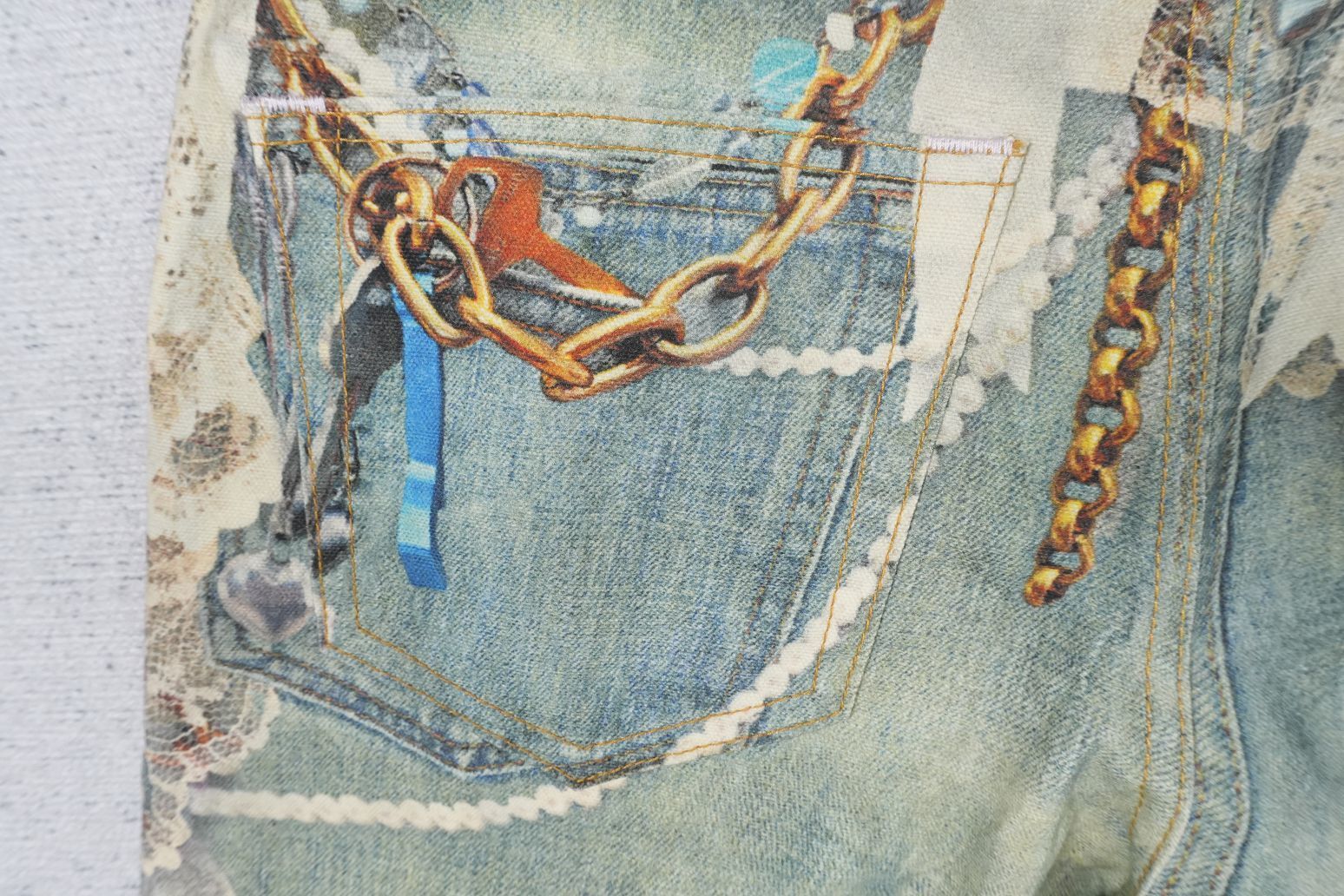 A - JEANS