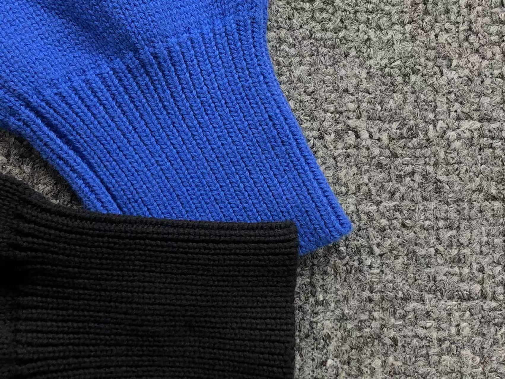 V - SWEATER