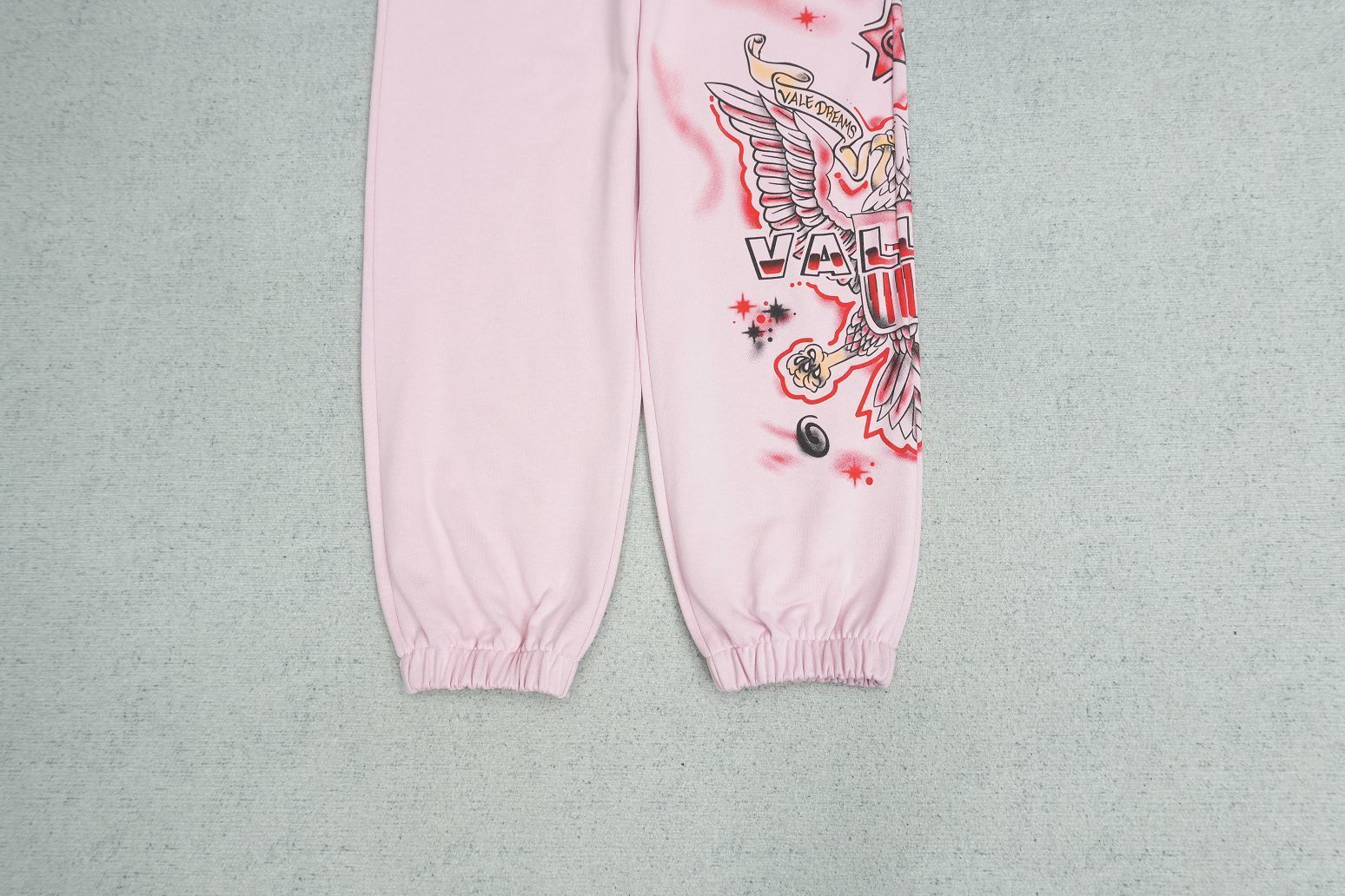 V - SWEATPANTS