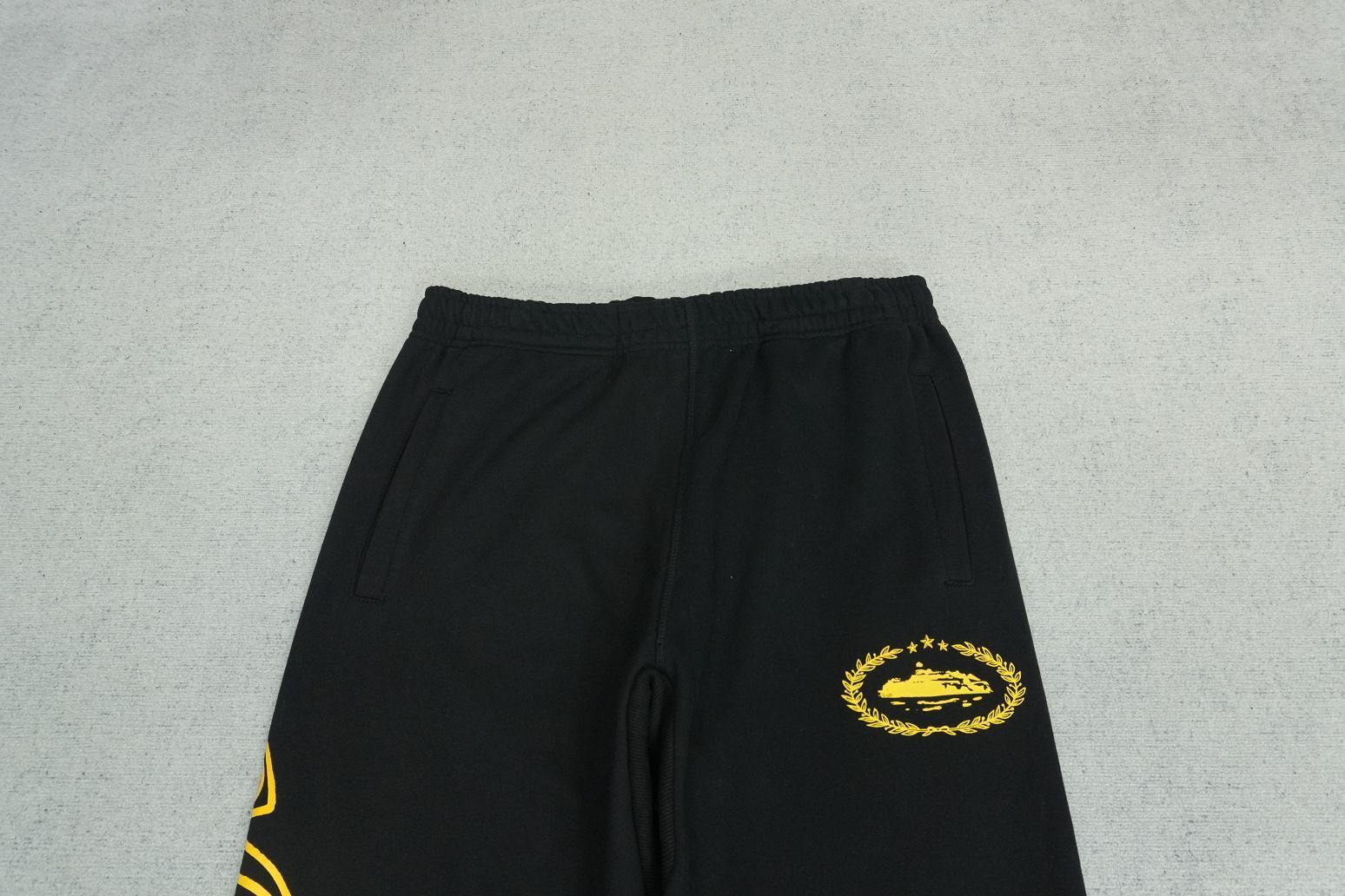 C - SWEATPANTS