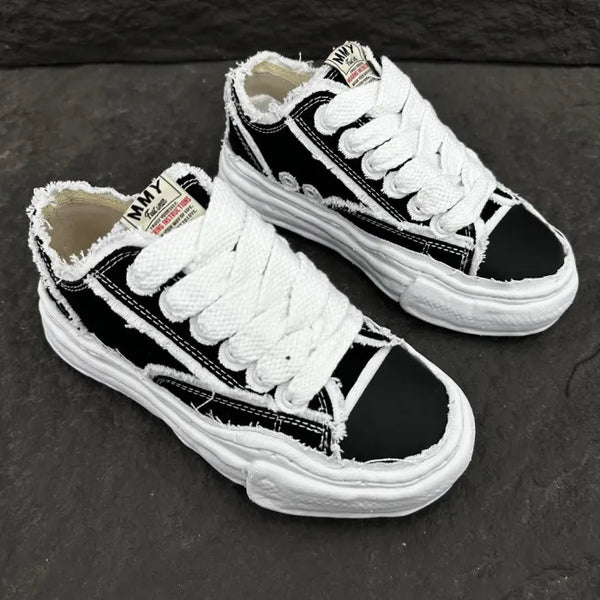 A - SNEAKERS