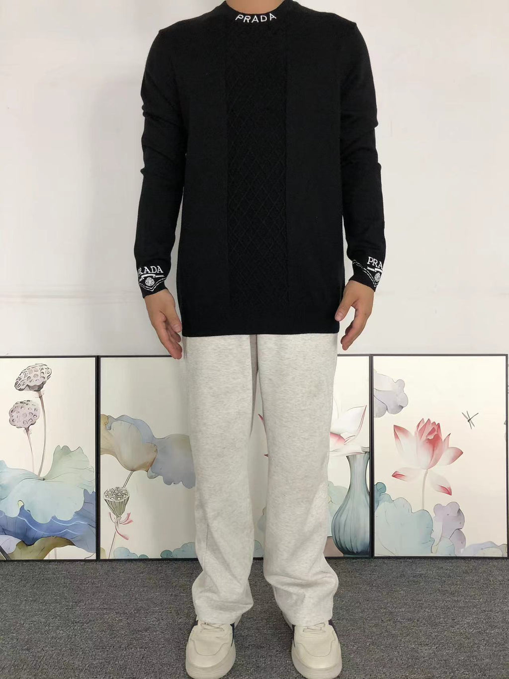 P - SWEATER
