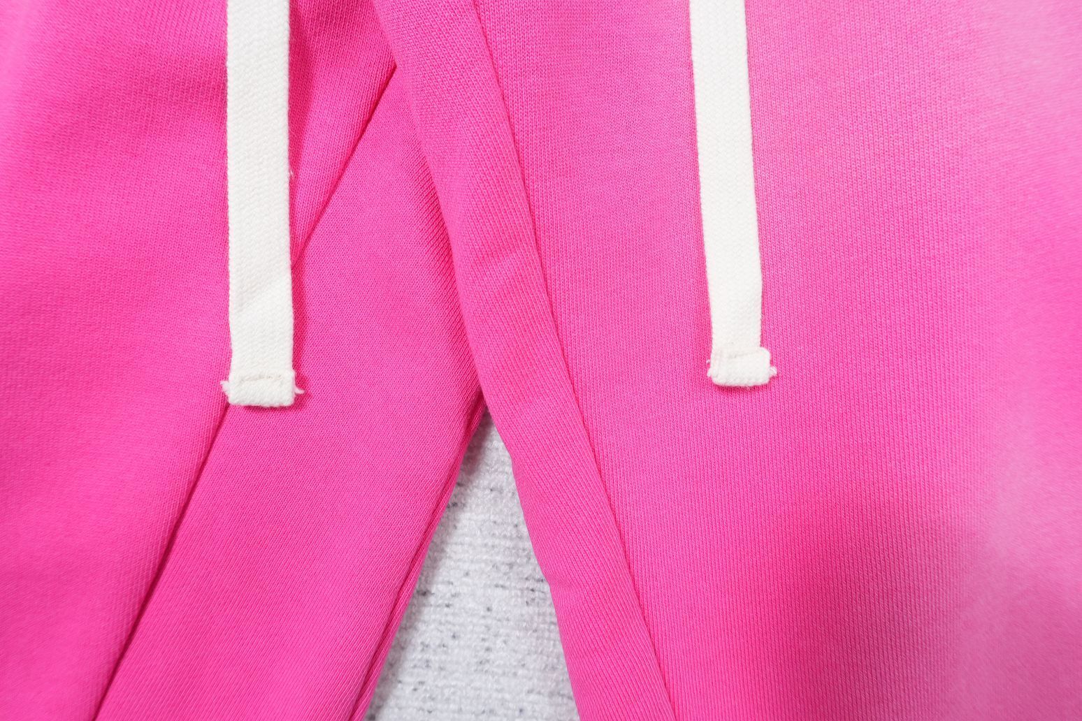 L - SWEATPANTS