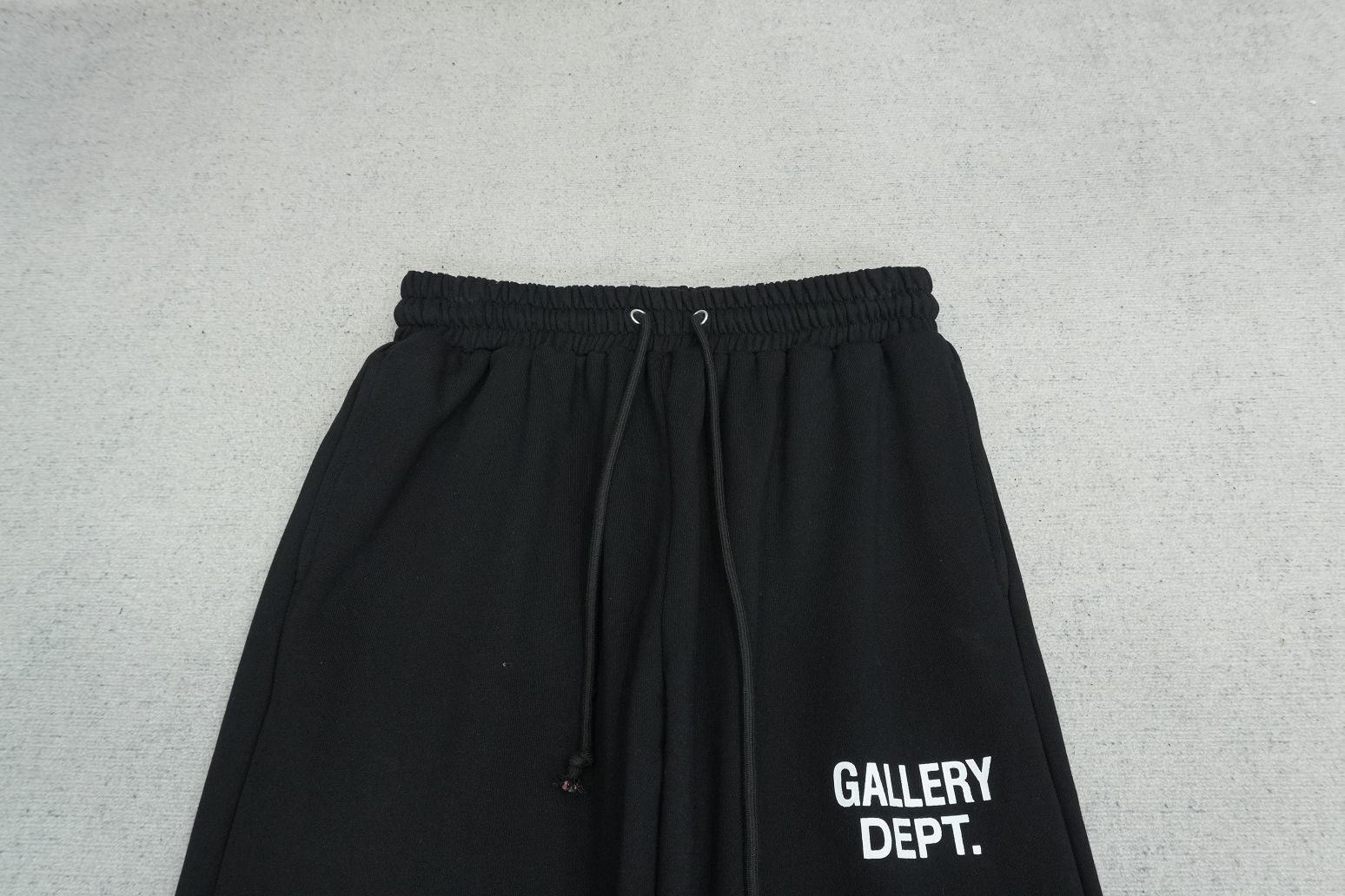 G - SWEATPANTS
