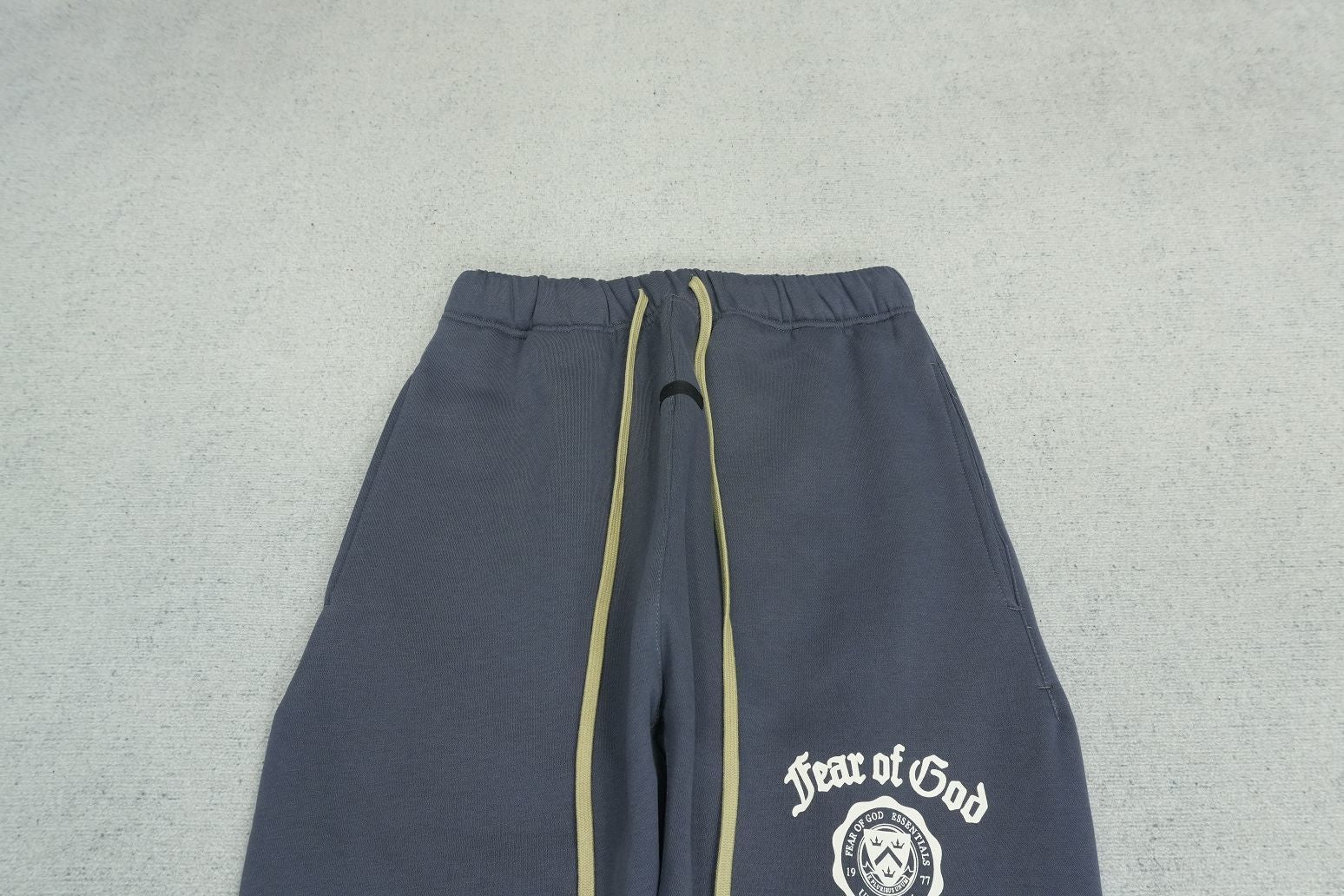 F - SWEATPANTS