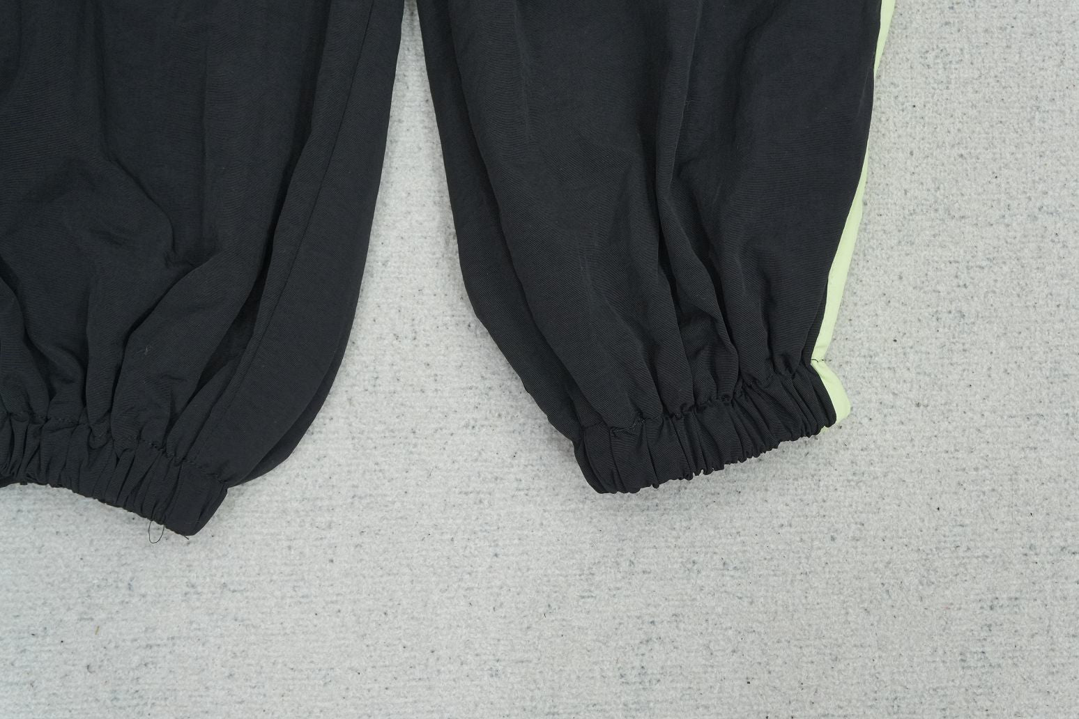 C - SWEATPANTS