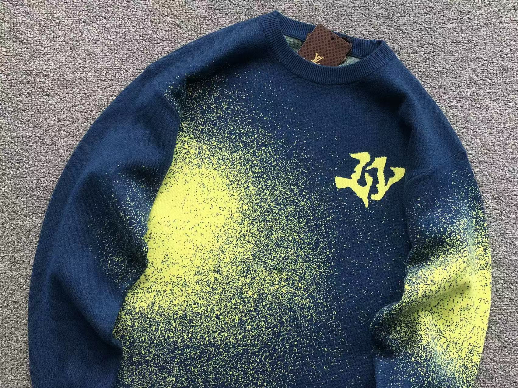 L - SWEATER