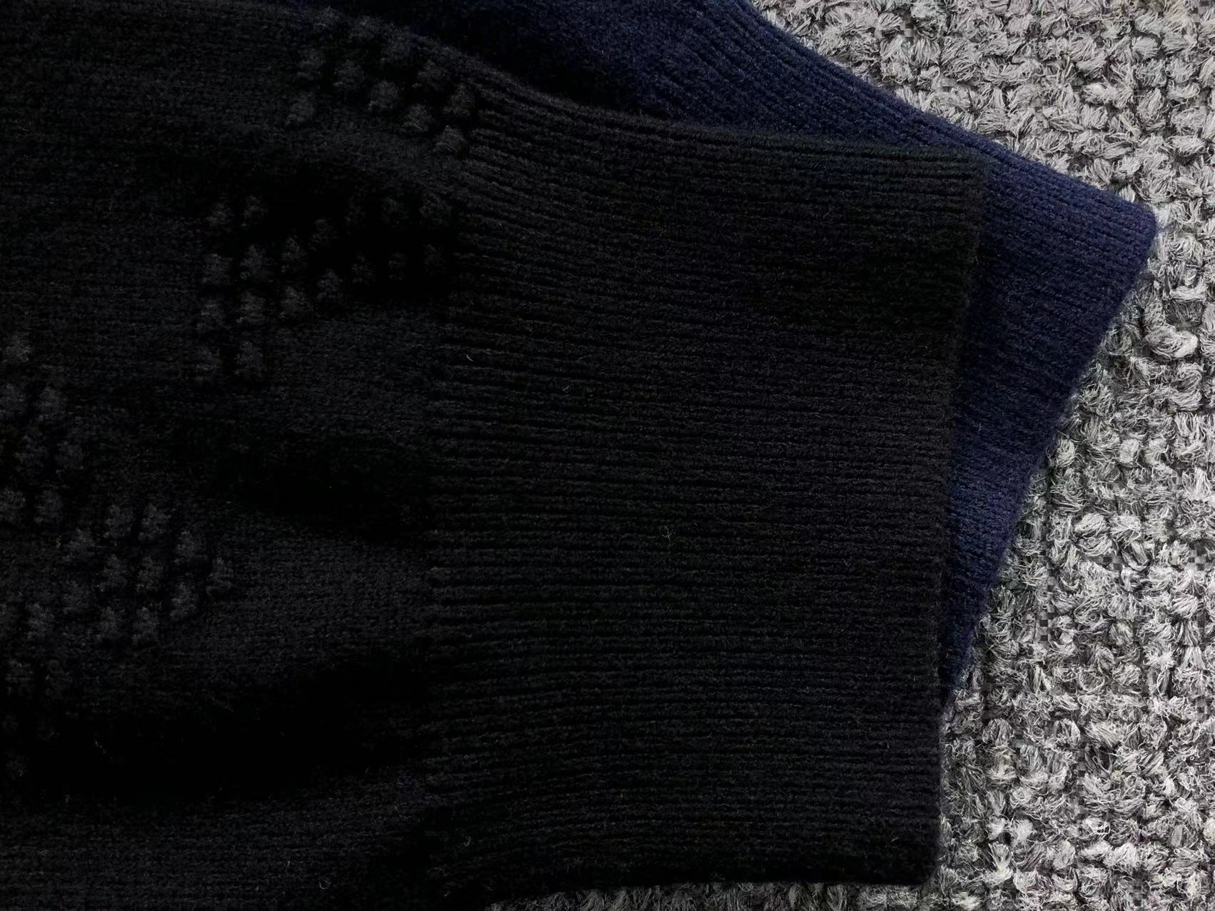 L - SWEATER
