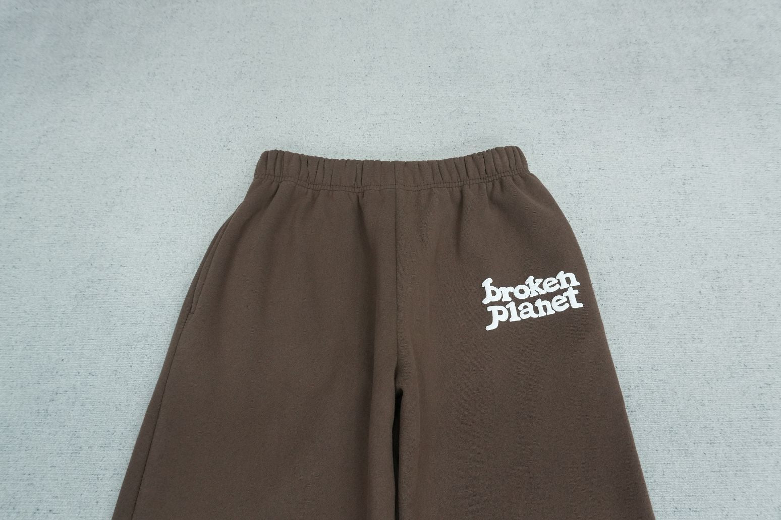 B - SWEATPANTS