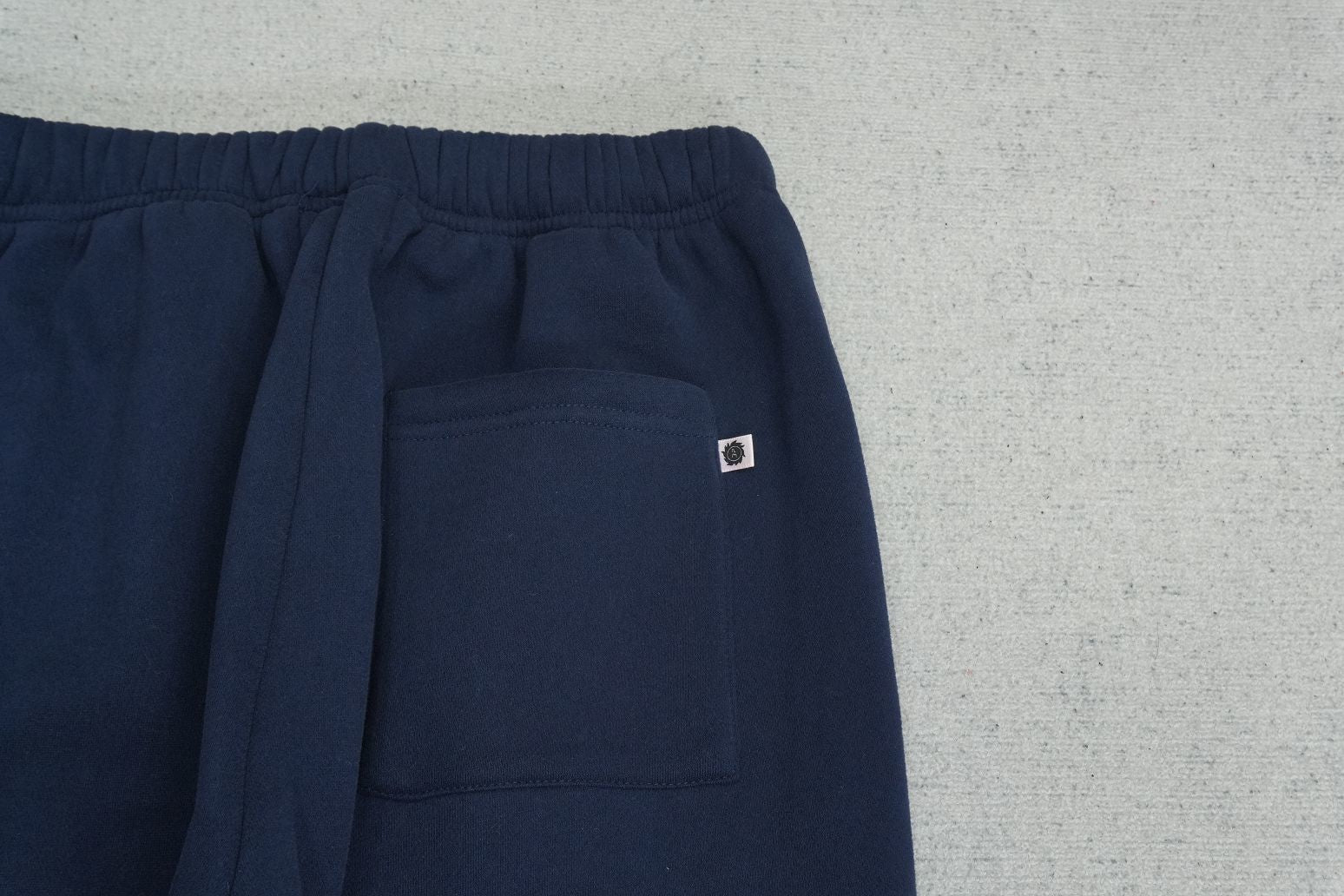B - SWEATPANTS